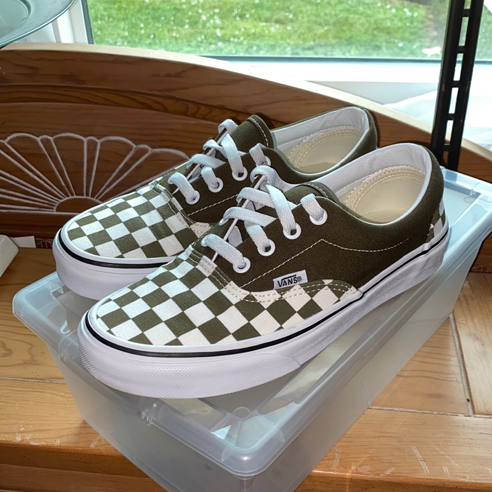Womens vans size 7. Preowned. Brown and White.